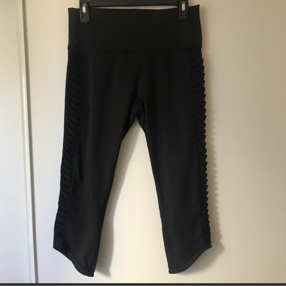 Lululemon Sunshine Salutation Crop Black 22”